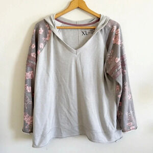 Signature studio gray pink floral v-neck sweatshirt hoodie